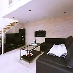 Central, New Cosy, Quiet Apartment