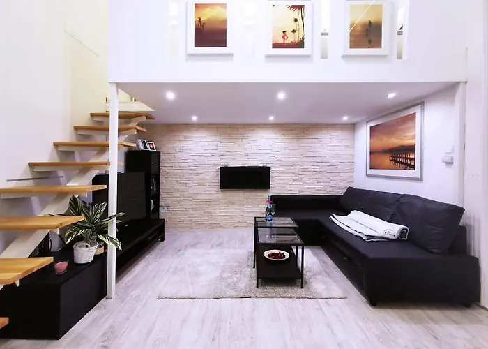 Central, New Cosy, Quiet Apartment